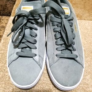 Puma Suede sneakers!